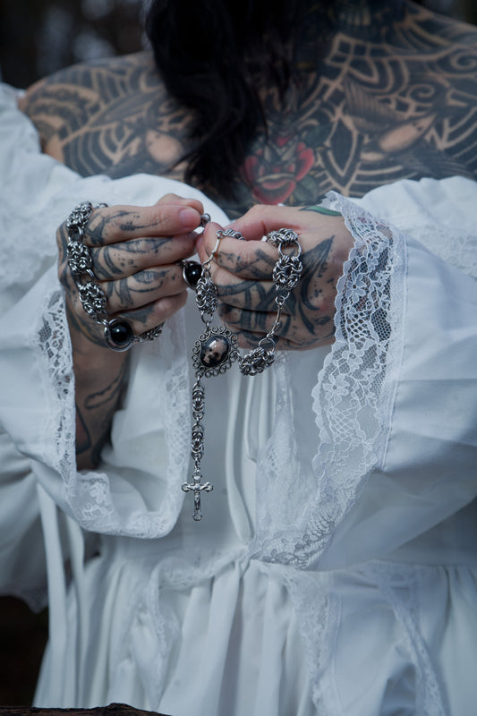 The Black Rosary of Manon