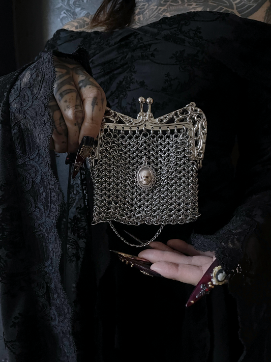 Grave Purse