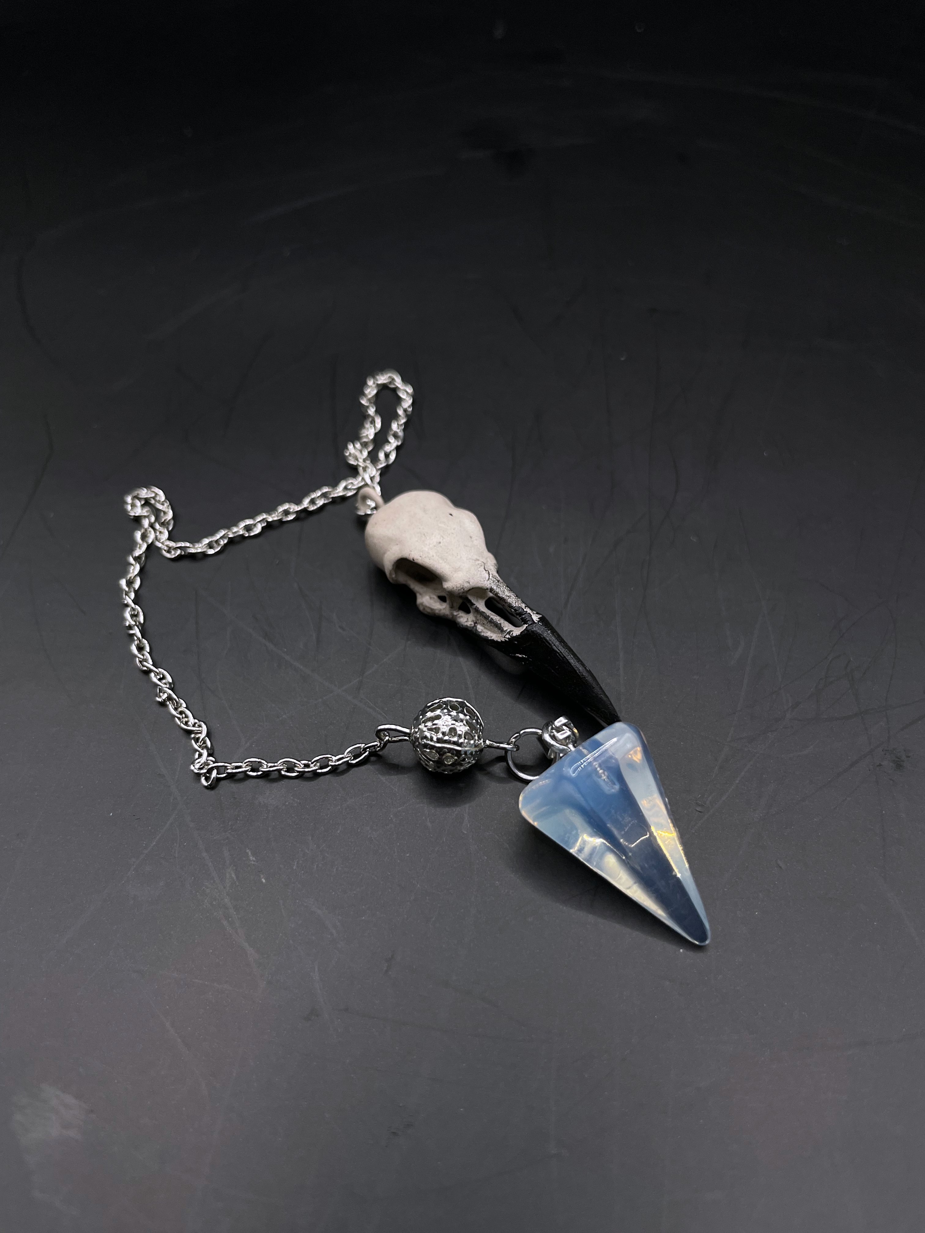 Pendulum White Glass Point