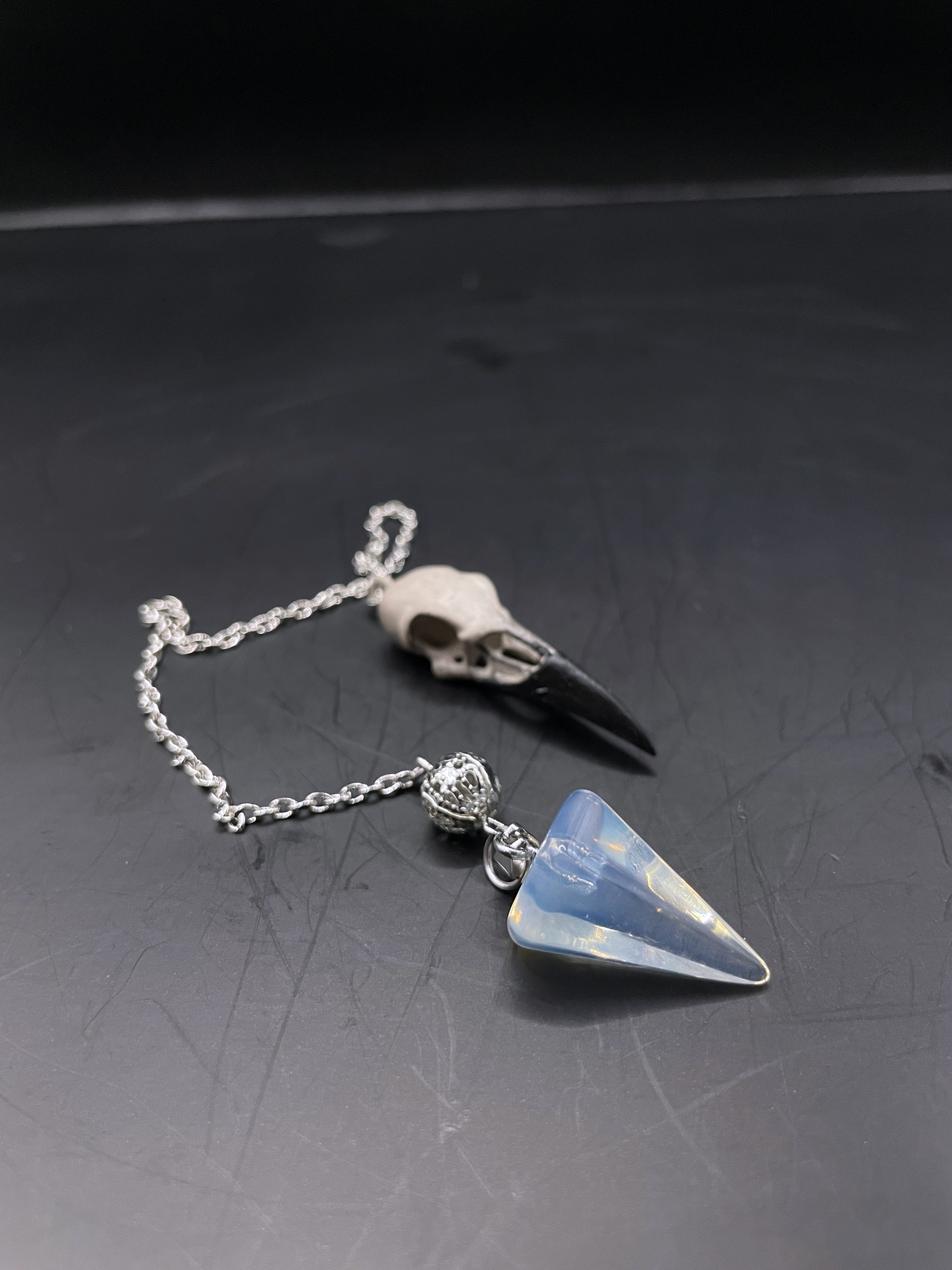 Pendulum White Glass Point