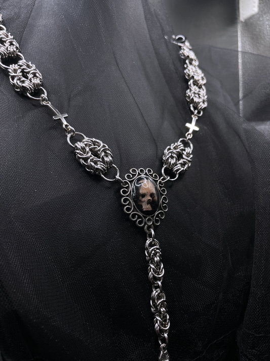 The Black Rosary of Manon