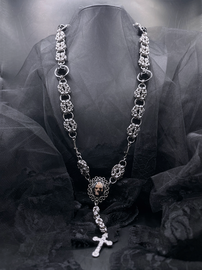 The Black Rosary of Manon