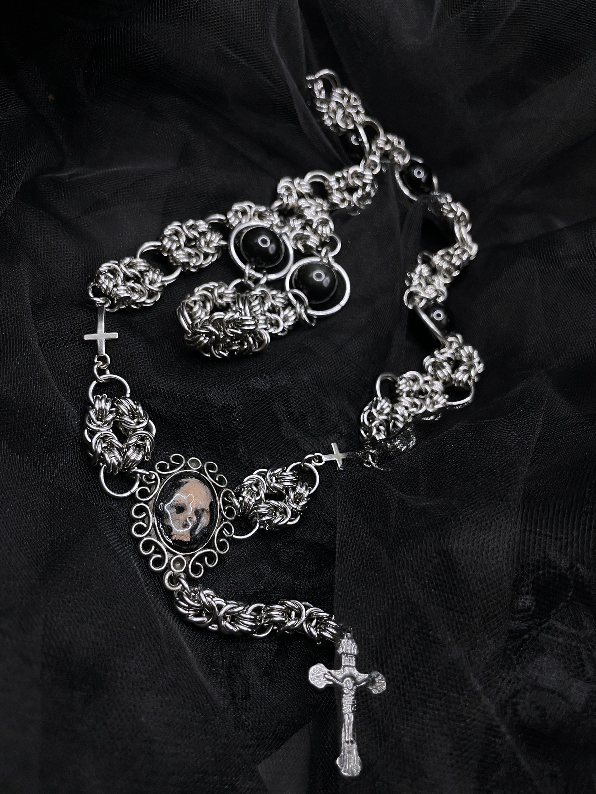 The Black Rosary of Manon