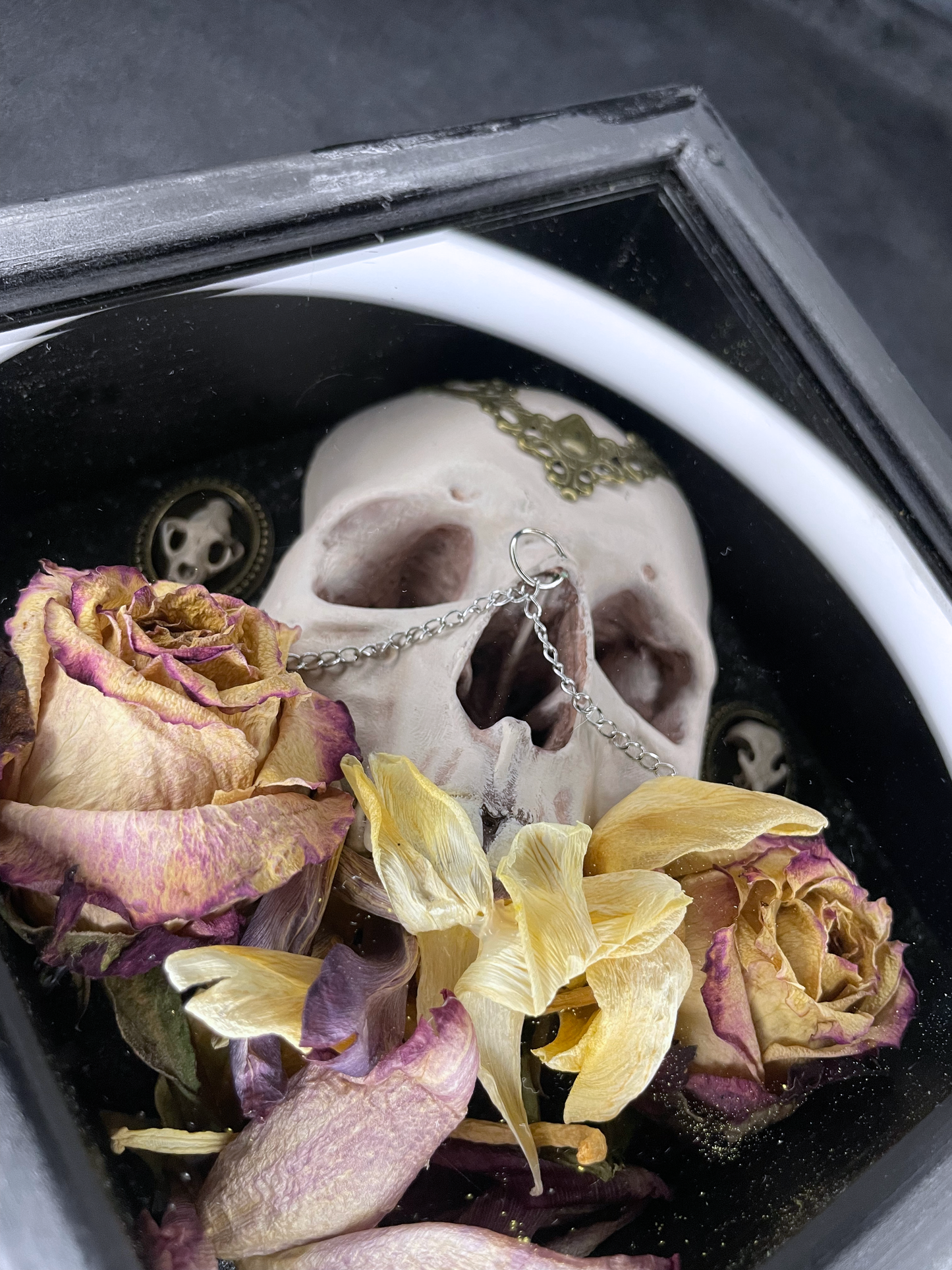Shadow Reliquary: Skull & Wilted Roses Shrine